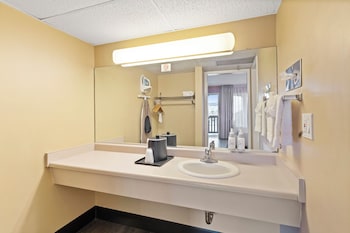 Standard Room, 1 King Bed