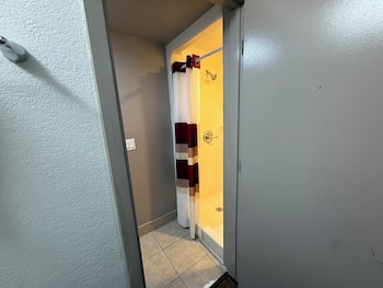 Deluxe Room, 2 Queen Beds, Non Smoking
