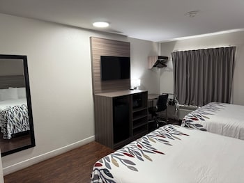 Deluxe Room, 2 Queen Beds, Non Smoking
