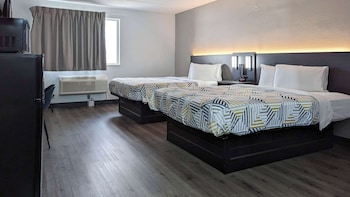 Deluxe Room, 2 Queen Beds, Non Smoking, Refrigerator & Microwave
