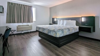 Deluxe Room, 1 King Bed, Non Smoking, Refrigerator & Microwave