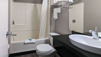 Deluxe Room, 2 Queen Beds, Non Smoking, Refrigerator & Microwave