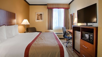 Standard Room, 1 King Bed, Accessible, Refrigerator & Microwave (Walk-in Shower)