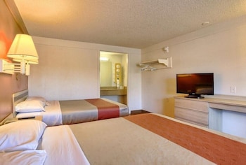 Deluxe Room, 2 Double Beds, Accessible, Non Smoking