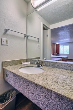 Deluxe Room, 1 King Bed, Smoking, Refrigerator & Microwave