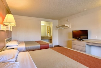 Deluxe Room, 2 Double Beds, Accessible, Non Smoking