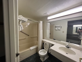 Standard Room, 1 King Bed, Jetted Tub