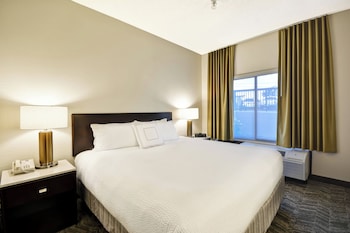 Suite, 1 King Bed with Sofa bed (Mobility/Hearing Access, Transf Shwr)