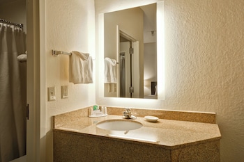Suite, 2 Double Beds (Mobility/Hearing Accessible, Tub)