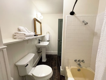 Classic Room, 1 King Bed