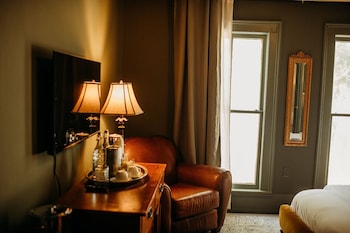 Classic Room, 1 King Bed