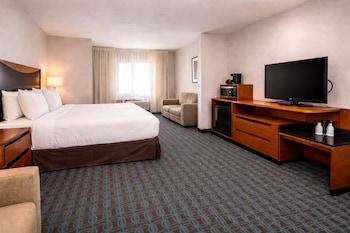 Suite, 1 King Bed, Accessible, Non Smoking