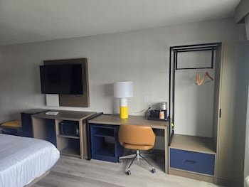 Standard Room, 1 King Bed with Sofa bed, Non Smoking