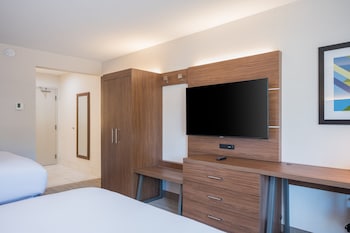 Standard Room, 2 Queen Beds, Balcony