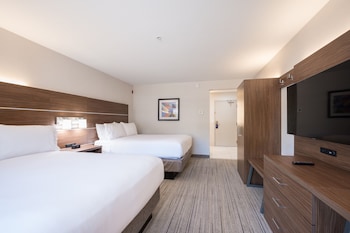 Standard Room, 2 Queen Beds, Roll-in Shower (Mobility Accessible)