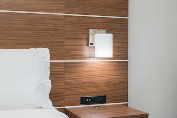 Standard Room, 1 King Bed, Balcony