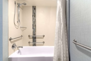 Standard Studio Suite, 1 King Bed with Sofa bed, Accessible, Bathtub