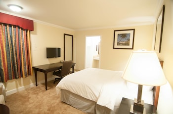 Deluxe Queen Room