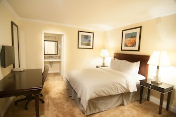 Deluxe Queen Room