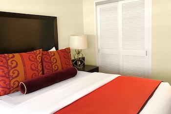 Suite, 1 King Bed (Lapidus)