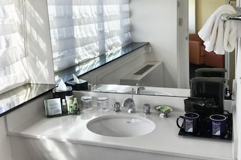 Premier Room, 1 King Bed, Balcony