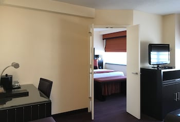 Junior Suite, 1 Queen Bed