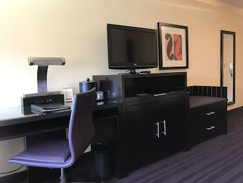 Deluxe Room, 1 King Bed