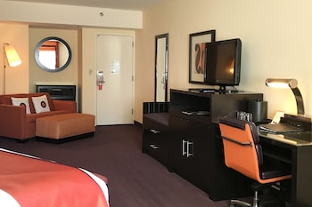 Deluxe Room, 1 King Bed, Balcony