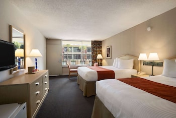 Deluxe Room, 2 Queen Beds, Tower