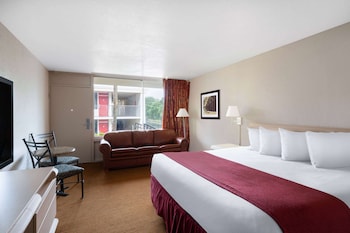 Standard Room, 1 King Bed
