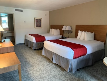 Superior Room, 2 Queen Beds, Pool View