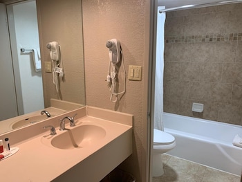 Superior Room, 2 Queen Beds, Pool View