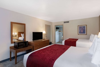 Standard Room, 2 Queen Beds, Pool View