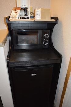 Room, 1 Queen Bed, Accessible, Non Smoking (Mobility/Hearing Impaired)