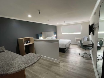 Suite, 2 Queen Beds, Non Smoking, Kitchen