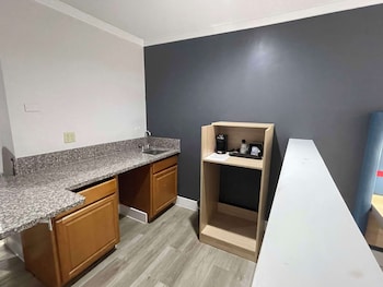 Suite, 2 Queen Beds, Non Smoking, Kitchen