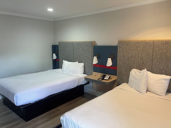 Standard Room, 2 Queen Beds, Non Smoking, Refrigerator & Microwave