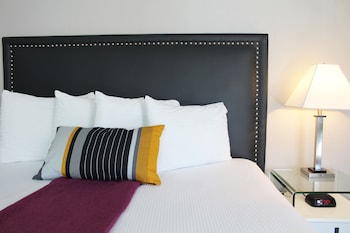 Suite, 1 King Bed, Jetted Tub
