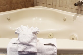Suite, 1 King Bed, Jetted Tub