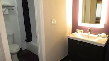 Standard Room, 1 Queen Bed