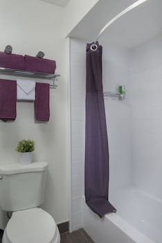 Standard Room, 1 Queen Bed
