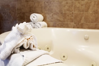 Suite, 1 King Bed, Jetted Tub