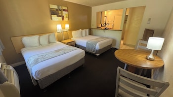 Superior 2 Double Beds with Stove Top