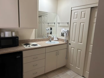 Superior 2 Double Beds with Stove Top
