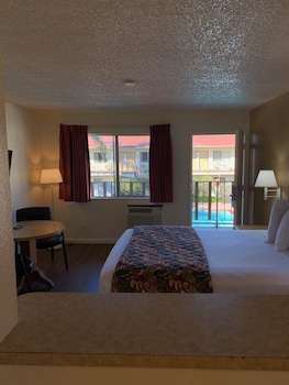 Standard Room, 1 Queen Bed, Non Smoking