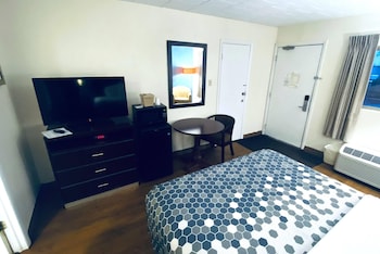 Room, 1 Queen Bed, Mobility Accessible, Non Smoking (Bathtub w/ Grab Bars)