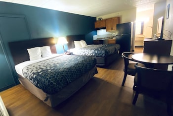 Deluxe Room, 2 Queen Beds, Non Smoking, Kitchenette