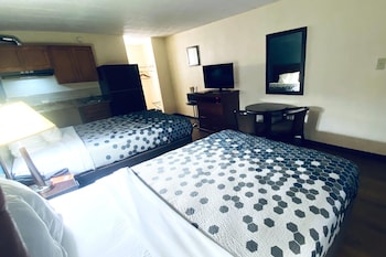 Deluxe Room, 2 Queen Beds, Non Smoking, Kitchenette