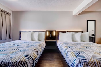 Standard Room, 2 Queen Beds, Non Smoking, Kitchenette