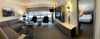 Suite, 1 Bedroom, Corner (Corner)